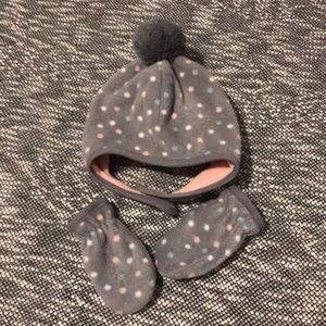Hat and matching mittens for baby